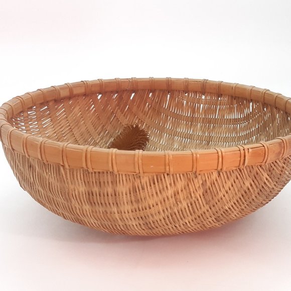 African Rattan Basket and Dried Display Objects - Picture 6 of 11